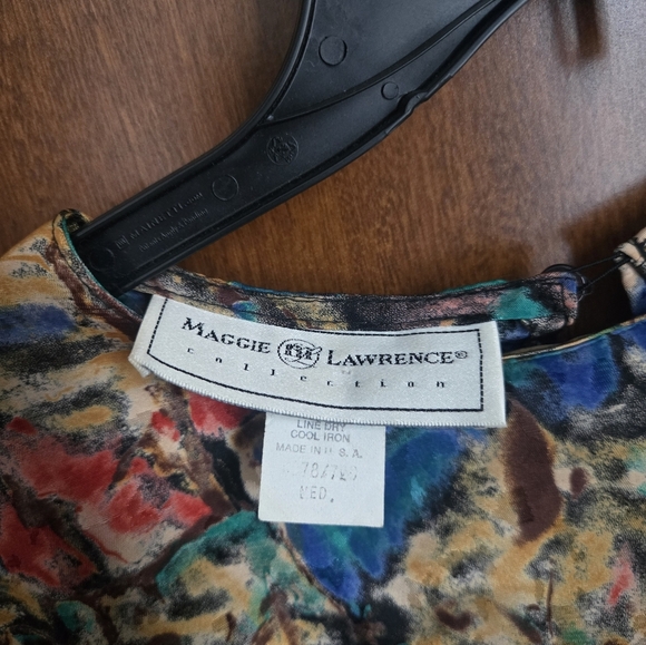 Colorful Abstract Print Blouse - Picture 3 of 4